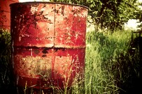 brown_metal_barrel_on_grass_field-Aleks_Dorohovich-3872x2592-zZvsEMPxjIA.jpg
