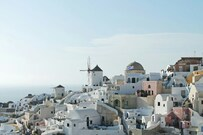 concrete_buildings_at_Santorini,_Greece_during_daytime-Margaret_Barley-1280x792-Qo51KwK1dKg.jpg